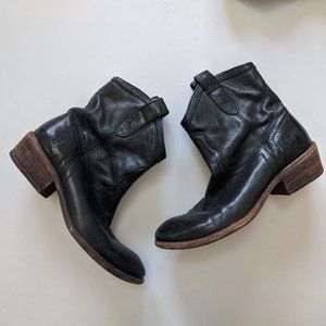 FRYE | Carson Short Boot in Black